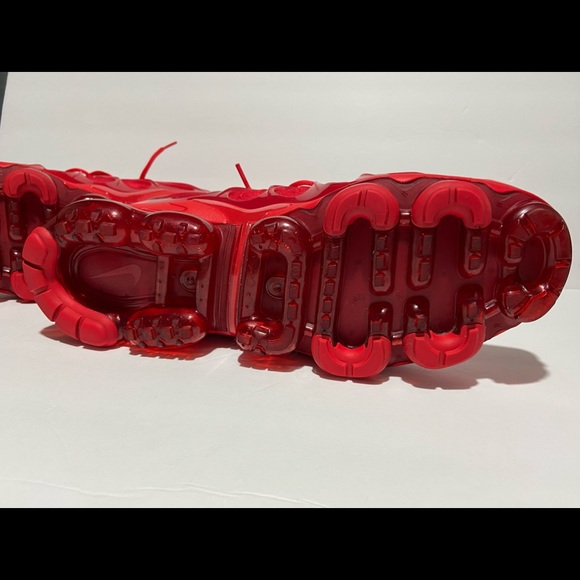 ⛔️SOLD⛔️ Nike Air Vapor Max Plus size 12.5 University Red/University Red. - Picture 4 of 11